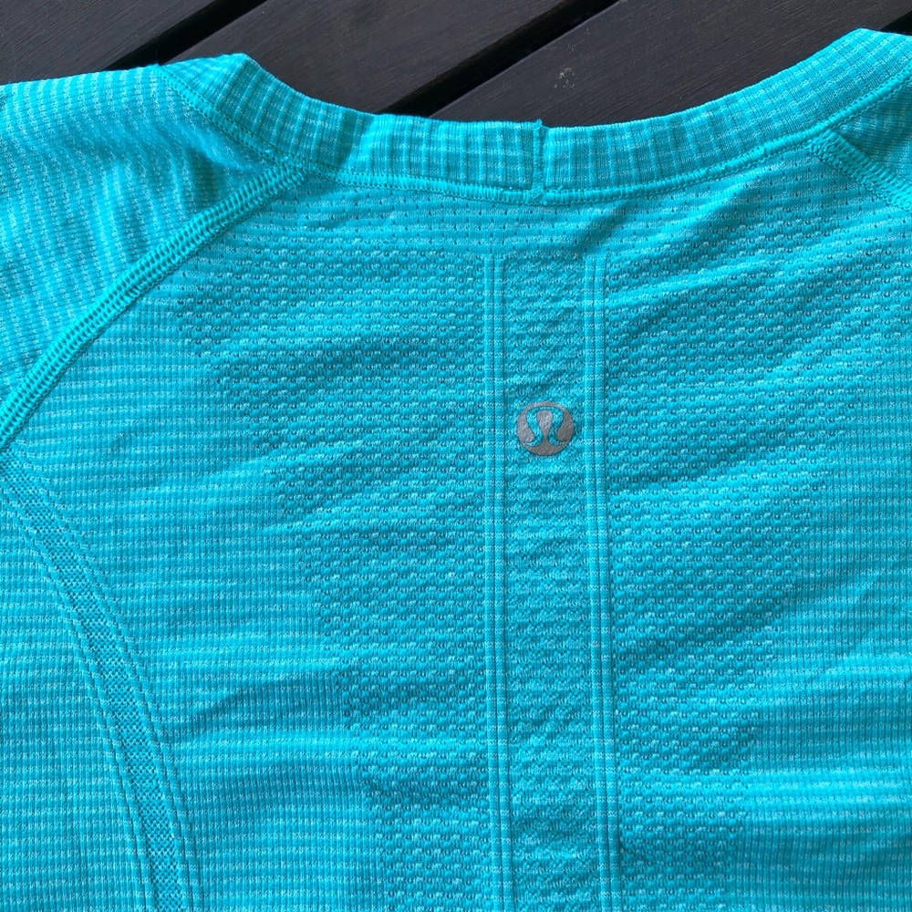 Lululemon running top!
